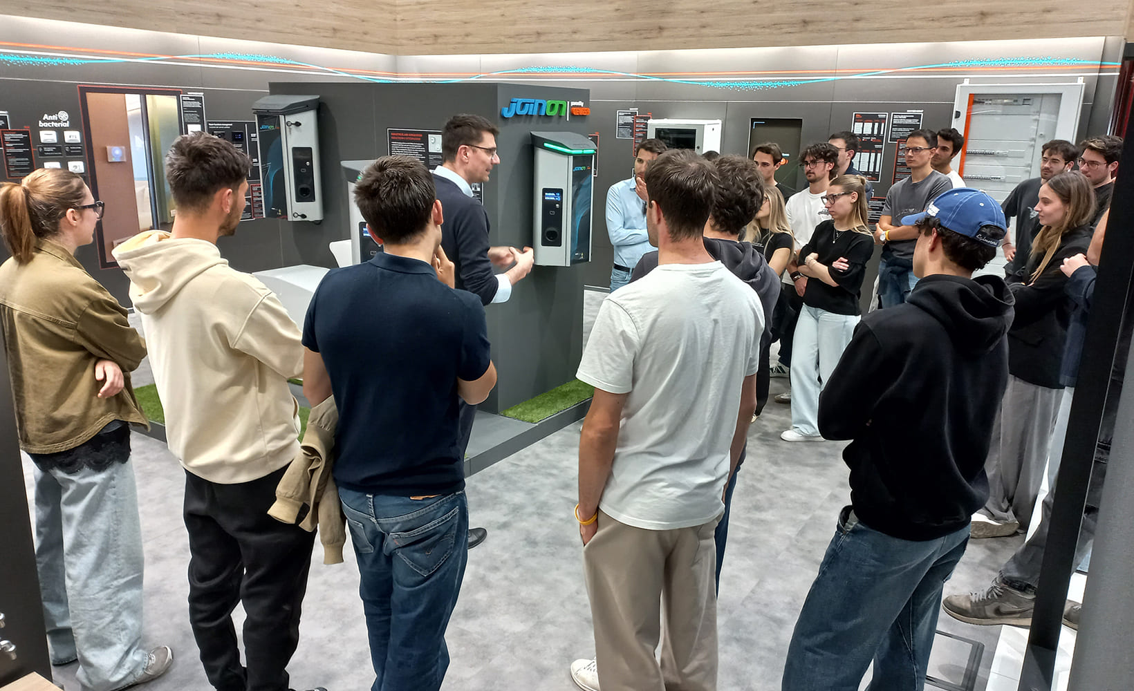 GEWISS accoglie UNIBG al GEC per visita su Domotica e Smart City
