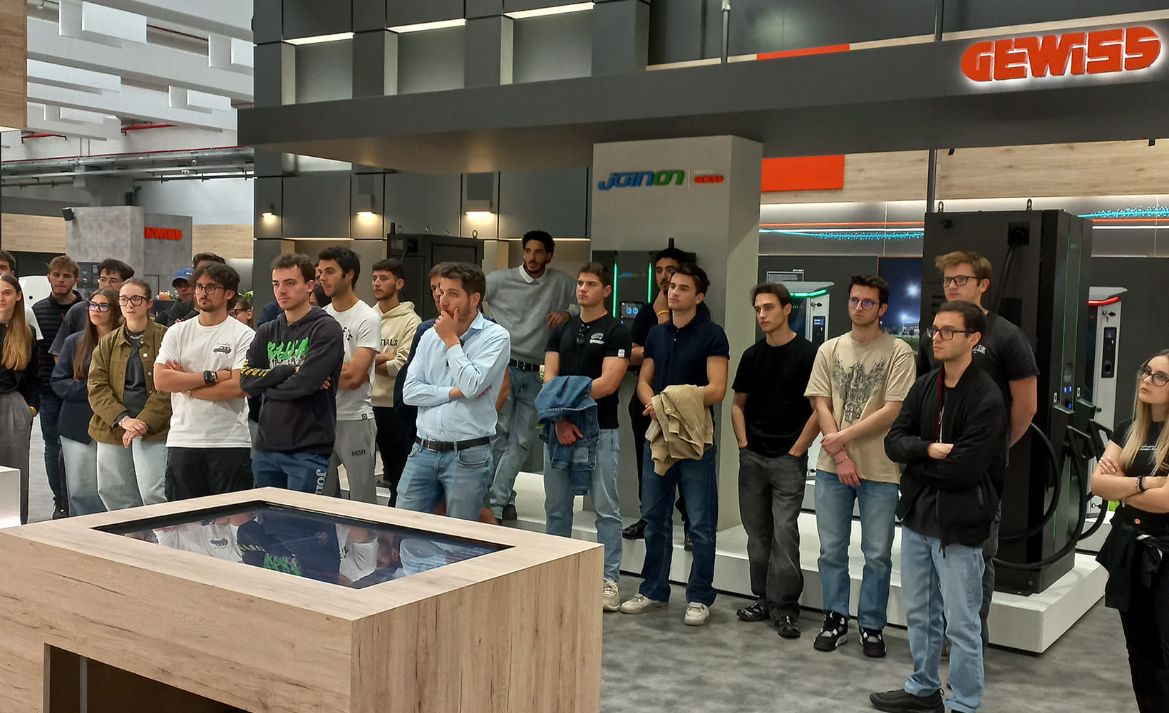 GEWISS accoglie UNIBG al GEC per visita su Domotica e Smart City