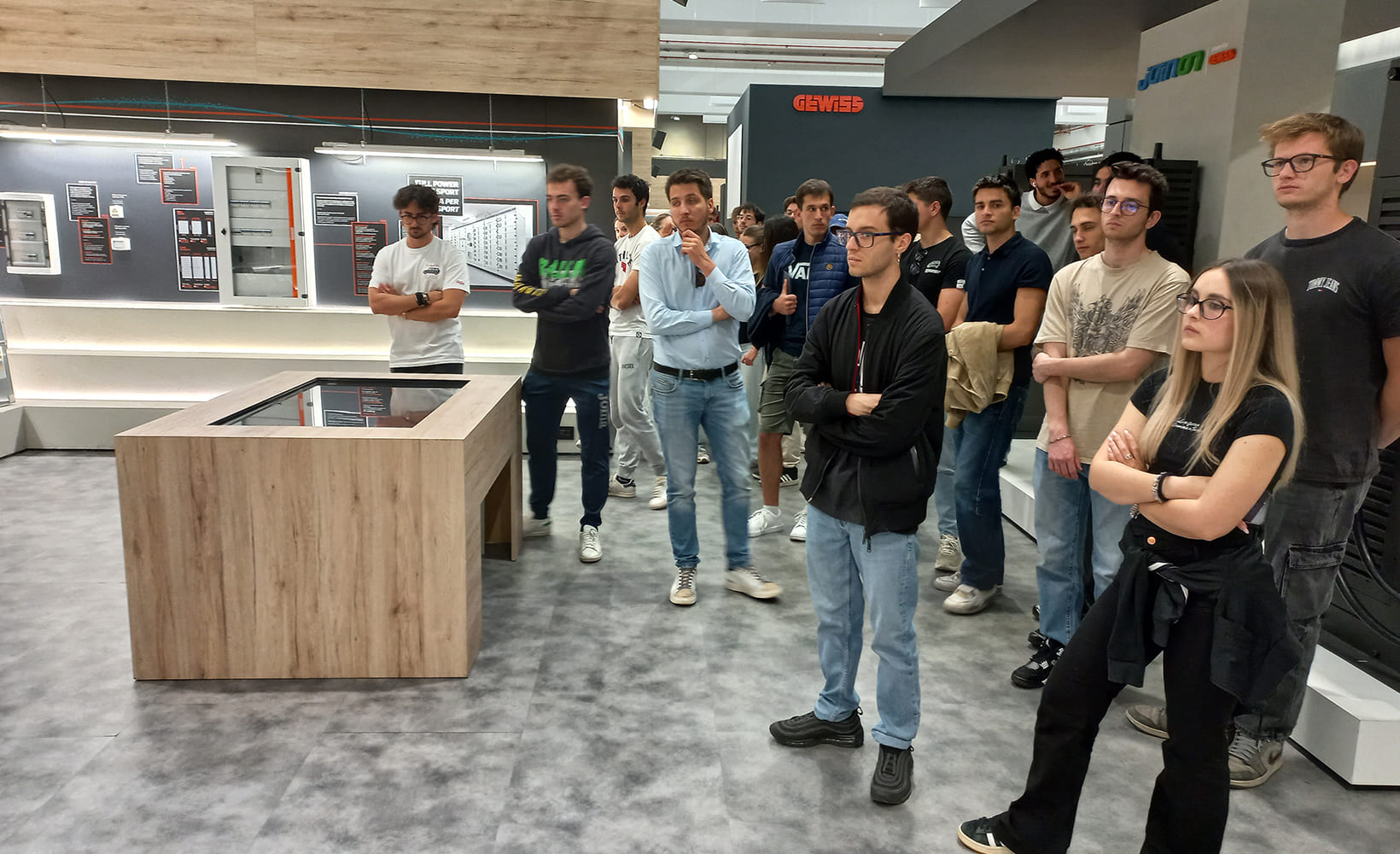 GEWISS accoglie UNIBG al GEC per visita su Domotica e Smart City