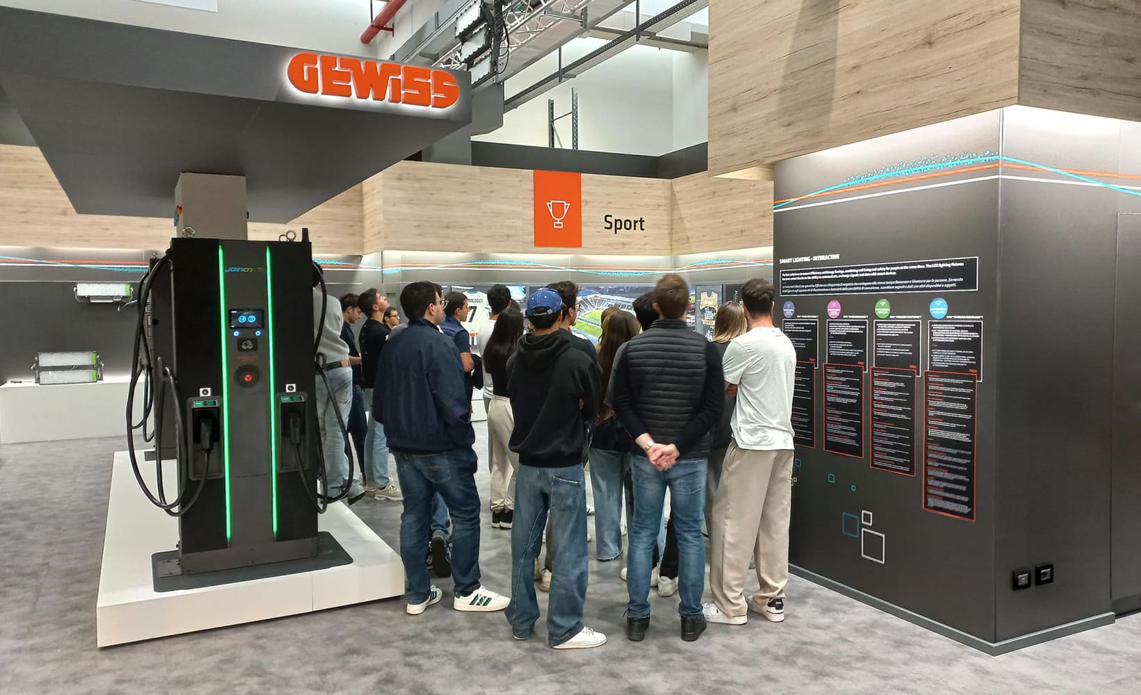 GEWISS accoglie UNIBG al GEC per visita su Domotica e Smart City