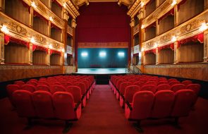Theaters en ruimtes voor podiumkunsten