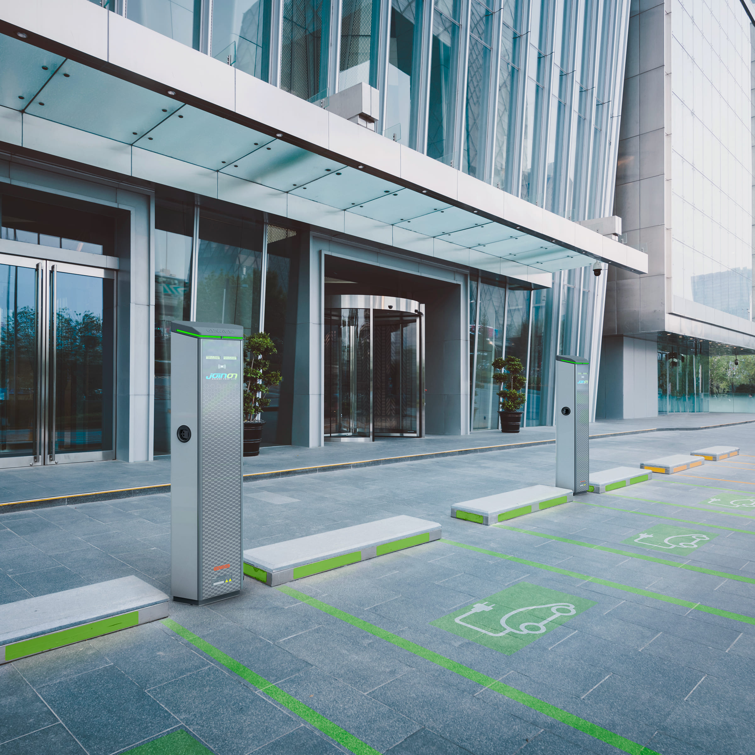 Come installare una colonnina di ricarica elettrica in hotel e piccole strutture ricettive 