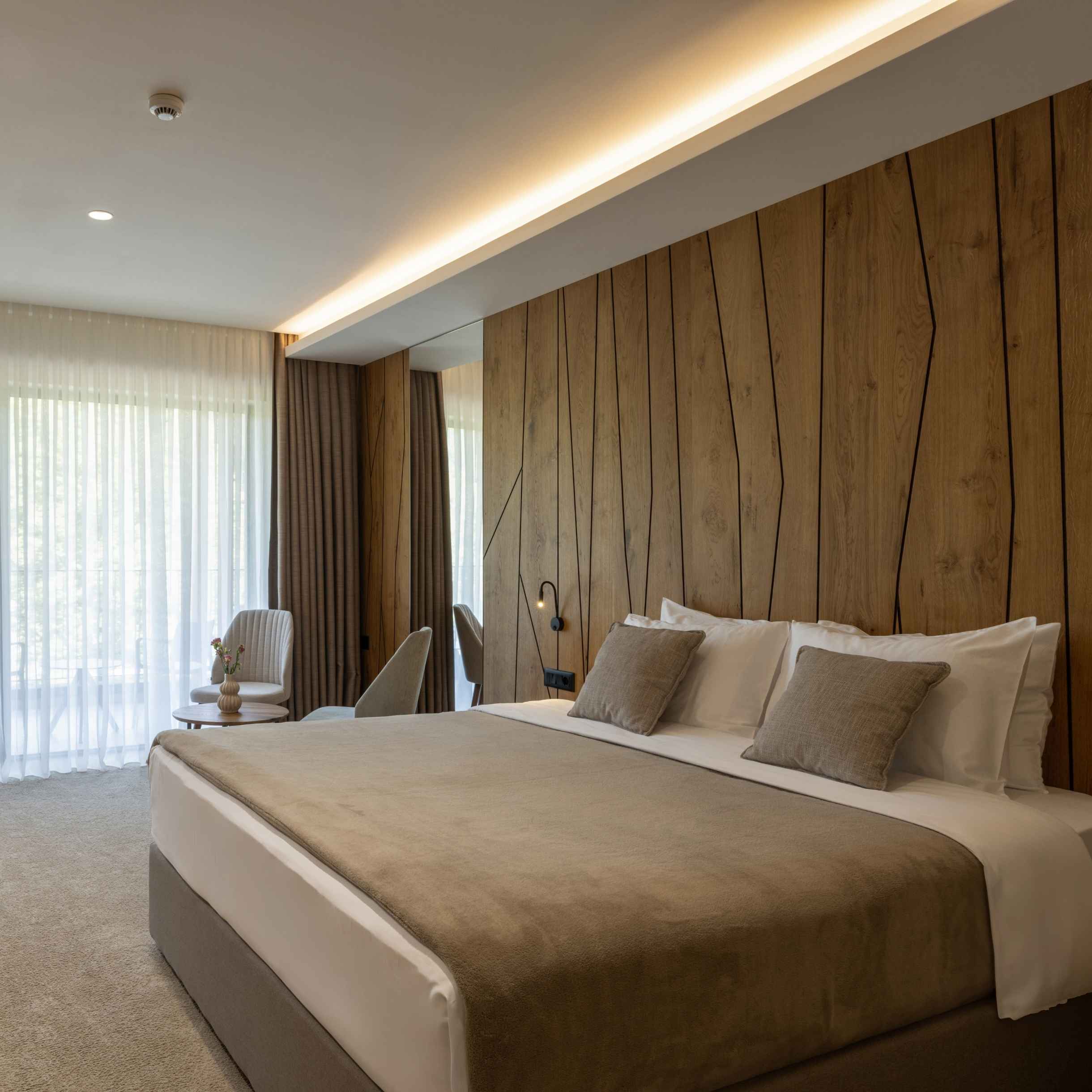 Impianti domotici per alberghi: soluzioni e normative per il settore hospitality