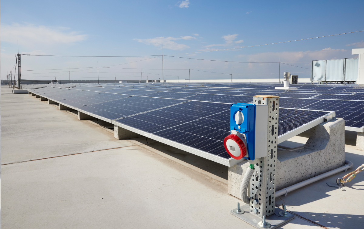 Installation of IB sockets on the roof of Galeazzi-Sant'Ambrogio Hospital.