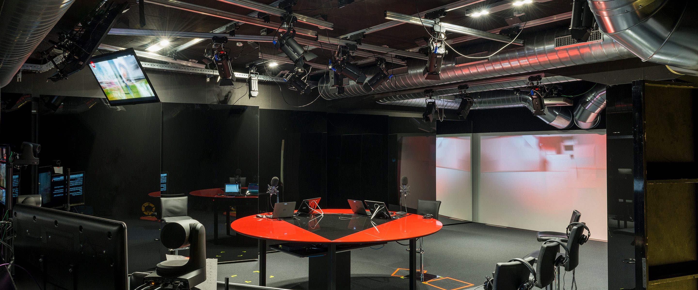 Radio RTL 102,5 bâtiment privé 