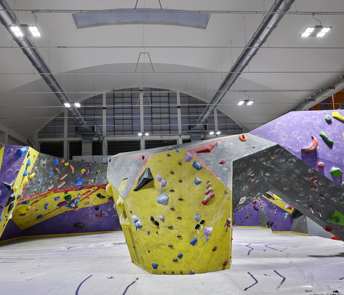 Indoor sports facility Manga Climbing 