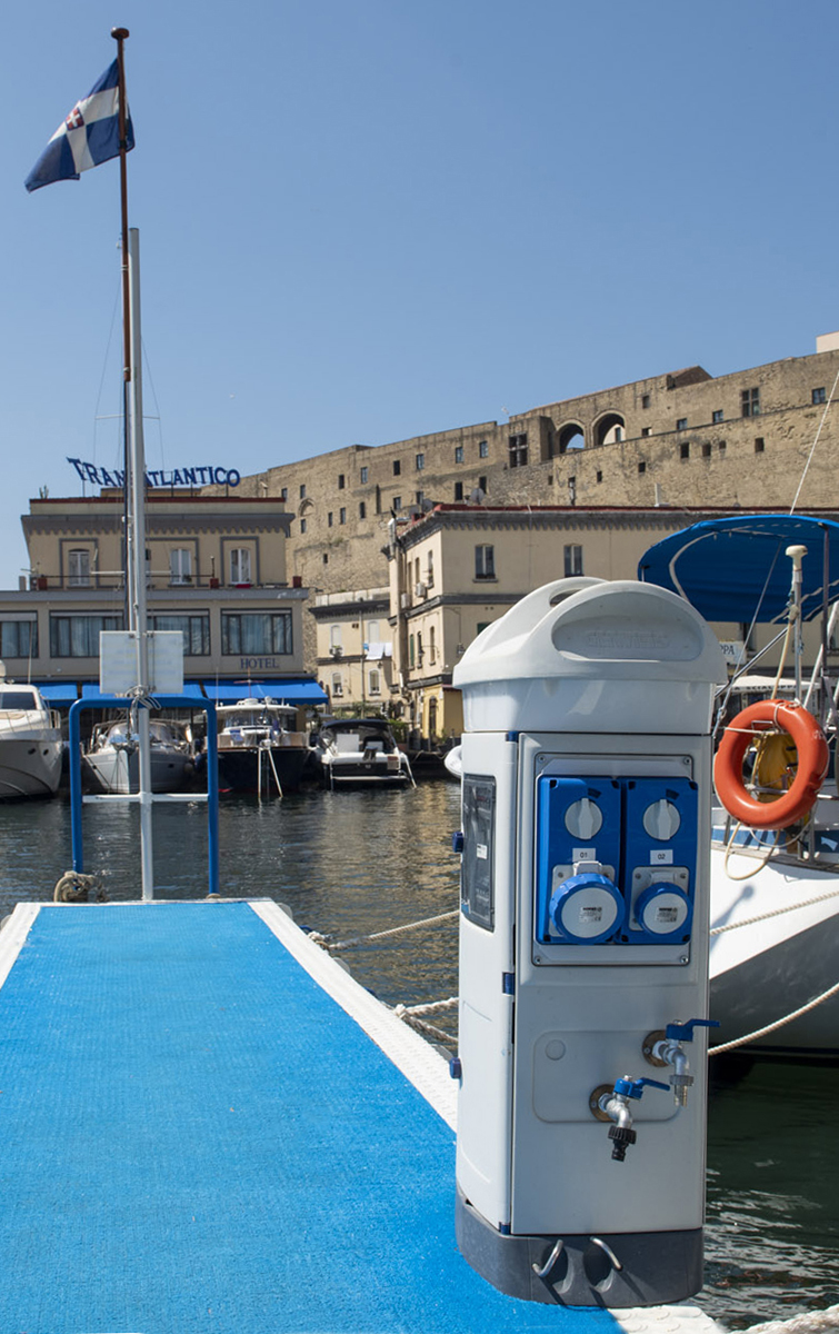 Reale Yacht Club Canottieri Savoia logistic port