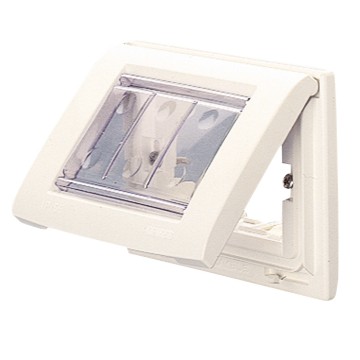 Self-supporting watertight plates for installation on flush-mounting rectangular boxes - IP55