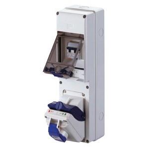 Quadros COMBIBLOC eletrificado com tomadas interbloqueadas compactas - IP44
