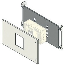 Kit di installazione per interruttore scatolato fino a 630 A con attacchi posteriori in armadi segregati B=400 mm Completo di pannello frontale forato, supporti e piastre di fissaggio Kit di installazione per interruttore scatolato fino a 630 A con attacchi posteriori in armadi segregati B=400 mm Completo di pannello frontale forato, supporti e piastre di fissaggio