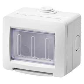 ÖNÁLLÓ ÜRES SZERELVÉNYDOBOZ - VÍZMENTES, IP55 VÉDELEMMEL - 3 FÉRŐHELYES - RAL 7035 SZÜRKE - CHORUSMART