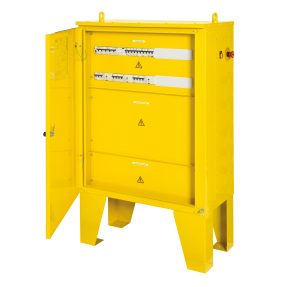 armoire de repartition - 4p 250a - 160 kva - 5 départs: 1 x grue 160a diff. réglable + 3 x divers 1 x 32a, 1 x 40a, 1 x 63a 300ma - ip44
