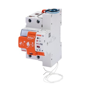 Automatic reclosing devices with preventive check of the insulation and of the short circuit