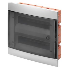 40 CDI Range<br />
Flush-mounting distribution boards and enclosures