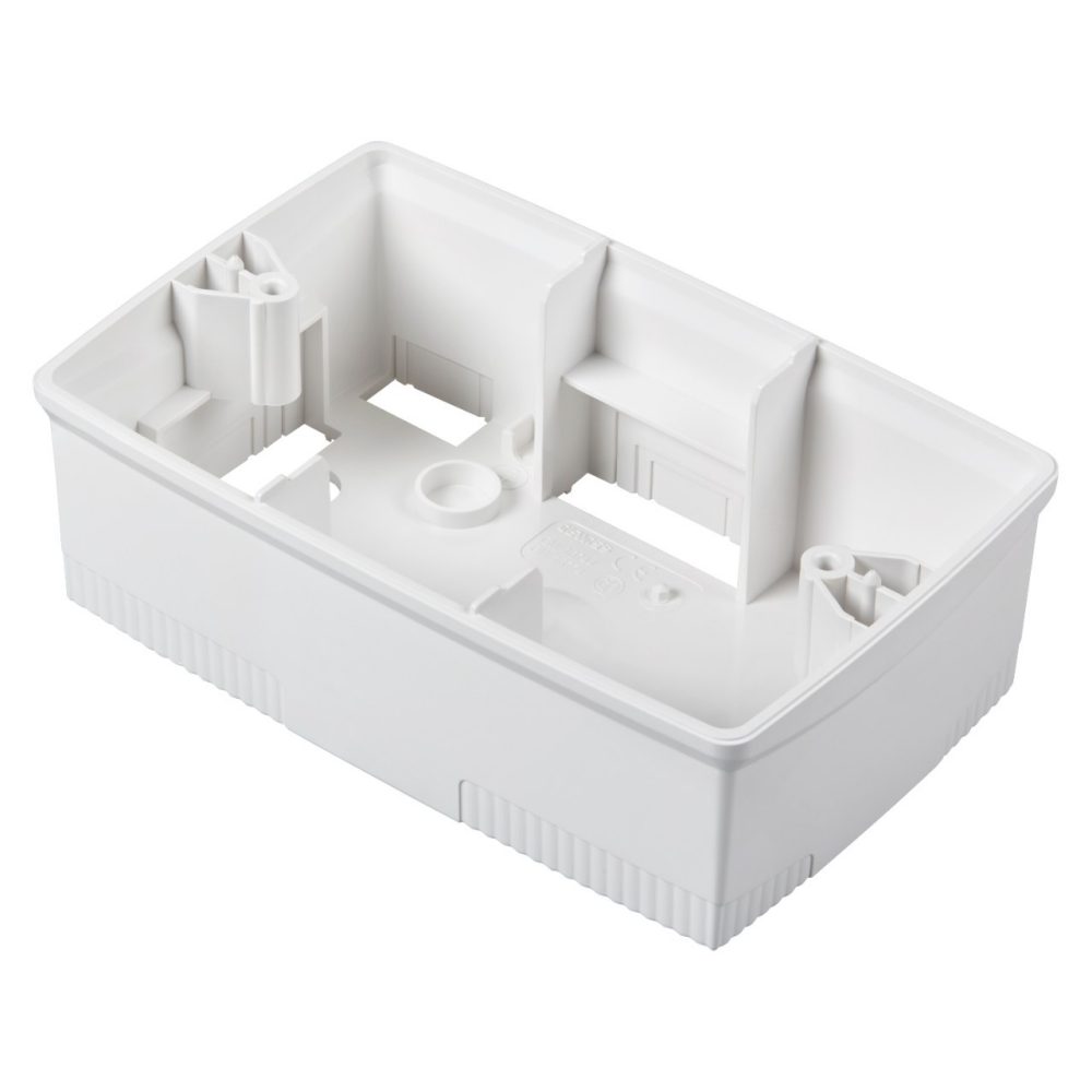 boîte murale pour plaque one - standard italien, 4 groupes - blanc - chorusmart