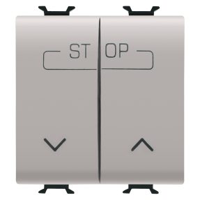 BUTON DUBLU 250V c.a. - BORNE DE CABLARE RAPIDĂ - 1P NO 16A - SIMBOL UP-DOWN-STOP - 2 MODULE - BEJ SATINAT NATURAL - CHORUSMART