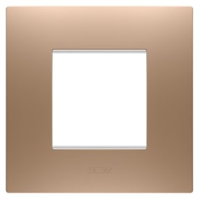 mezinárodní rámeček ego – z technopolymeru opatřeného nátěrem – 2 moduly – měkká měď – chorusmart