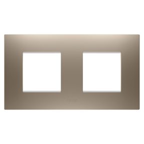 rámeček ego international – z technopolymeru opatřeného nátěrem – 2+2 moduly vodorovné – světlý bronz – chorusmart