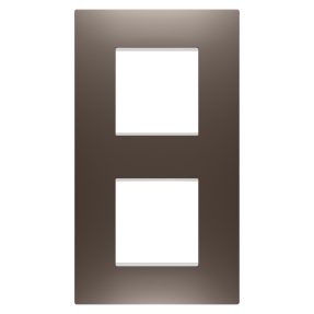 mezinárodní rámeček ego – z technopolymeru opatřeného nátěrem – 2+2 moduly svislé – hnědý odstín – chorusmart