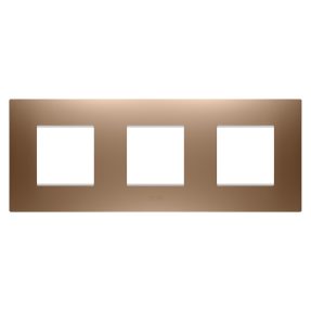 mezinárodní rámeček ego – z technopolymeru opatřeného nátěrem – 2+2+2 moduly vodorovné – měkká měď – chorusmart