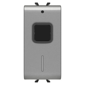 attuatore on/off connesso con misura di energia - 100-240 v ac 50/60 hz - na 16a (ac1) 240 v ac - 1 modulo - titanio - chorusmart