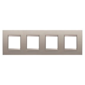 mezinárodní rámeček lux – z kovu – 2+2+2+2 moduly vodorovné – kartáčovaný hliník – vnitřní rám matný světlý bronz – chorusmart