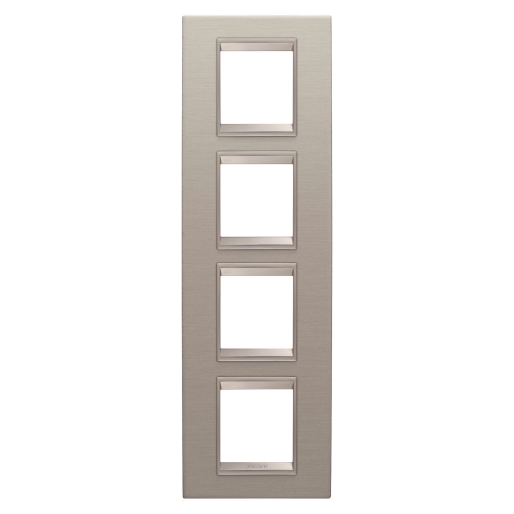  mezinárodní rámeček lux – z kovu – 2+2+2+2 moduly svislé – kartáčovaný hliník – vnitřní rám matný světlý bronz – chorusmart